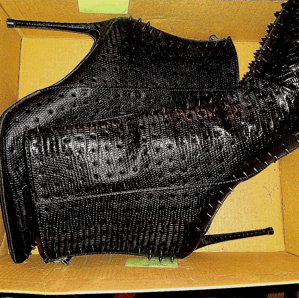 BLK Steve Madden Spiked Stiletto Bootie sz 11